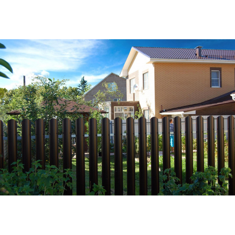 Штакетник Круглый фигурный 0,5 GreenCoat Pural BT, matt RR 887 шоколадно-коричневый (RAL 8017 шоколад)