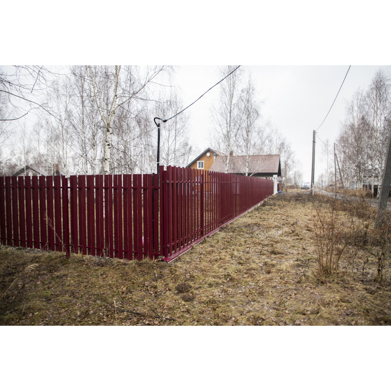 Штакетник П-образный А 0,45 PE RAL 3005 красное вино