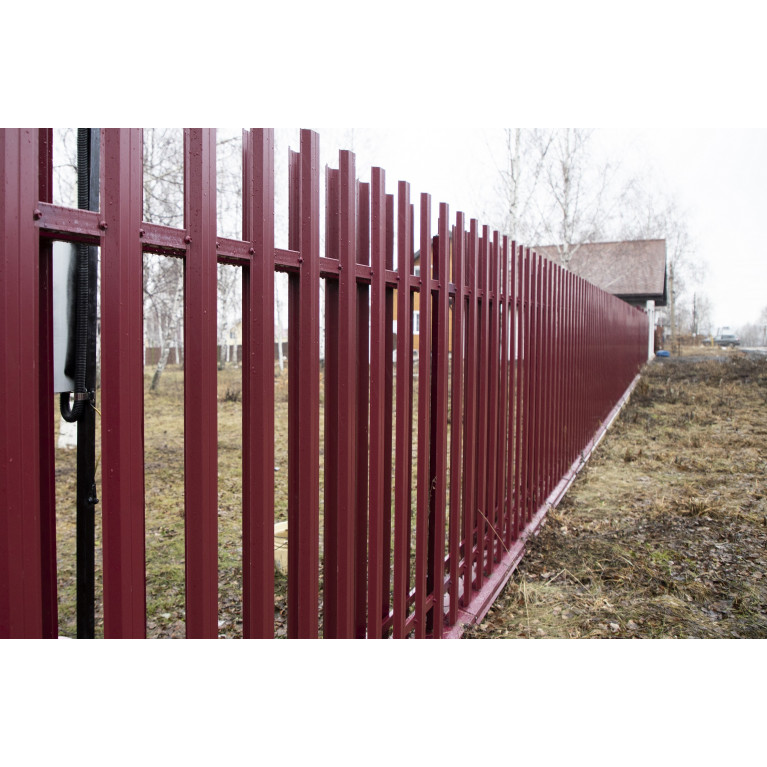 Штакетник П-образный А 0,45 PE RAL 3005 красное вино